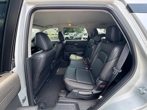 Certified 2024 Nissan Pathfinder SL AWD/4WD image 12