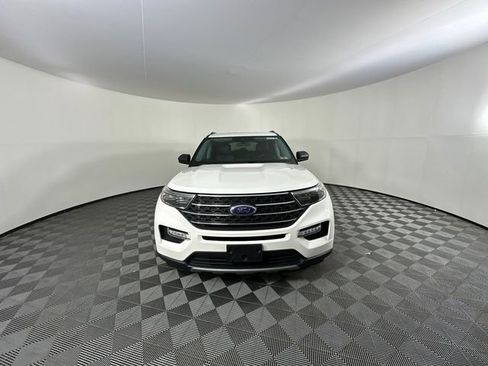 Used 2022 Ford Explorer XLT w/ Equipment Group 202A AWD/4WD image 2