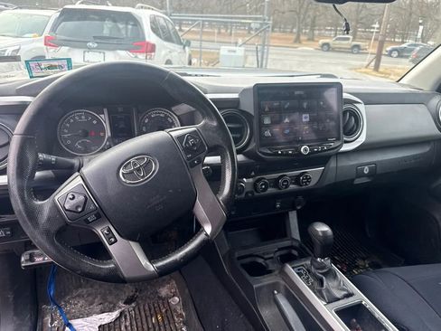 Used 2016 Toyota Tacoma SR5 image 8