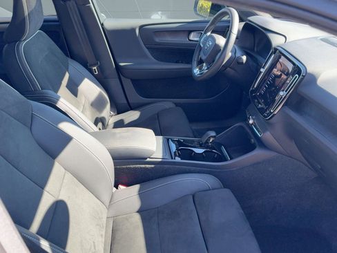 Certified 2023 Volvo C40 P8 Recharge Ultimate w/ Protection Package Premier image 30