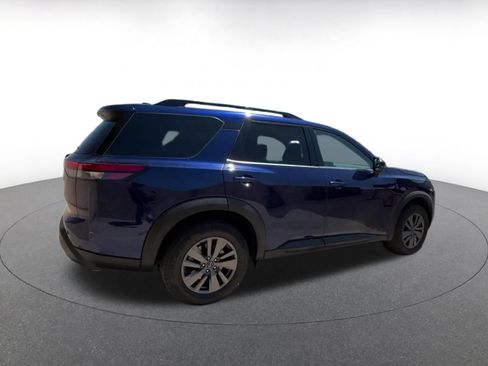 Used 2025 Nissan Pathfinder SV FWD image 15