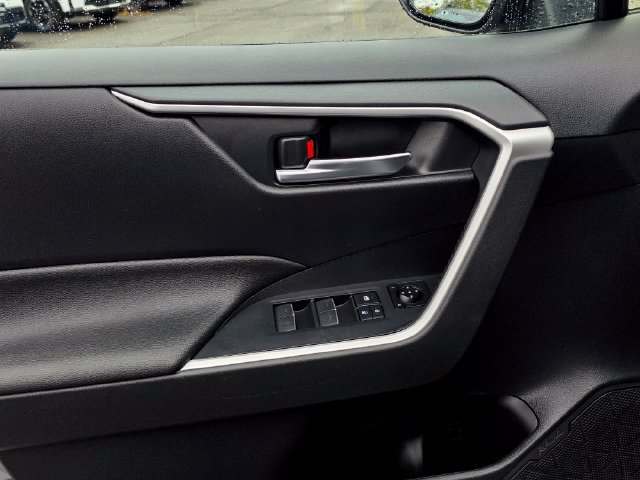 Used 2022 Toyota RAV4 SE w/ Weather & Moonroof Package AWD/4WD image 27