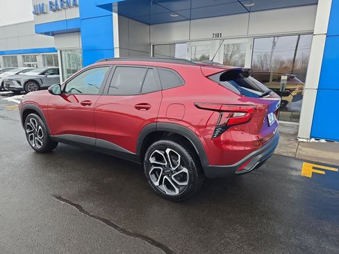 Used 2025 Chevrolet Trax RS w/ Sunroof Package image 8