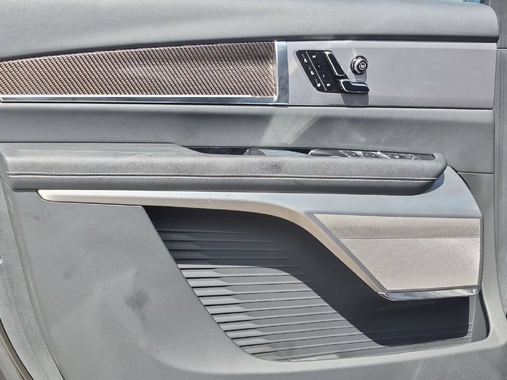 Certified 2026 Cadillac Vistiq Luxury w/ LPO, Floor Liner Package AWD/4WD image 21