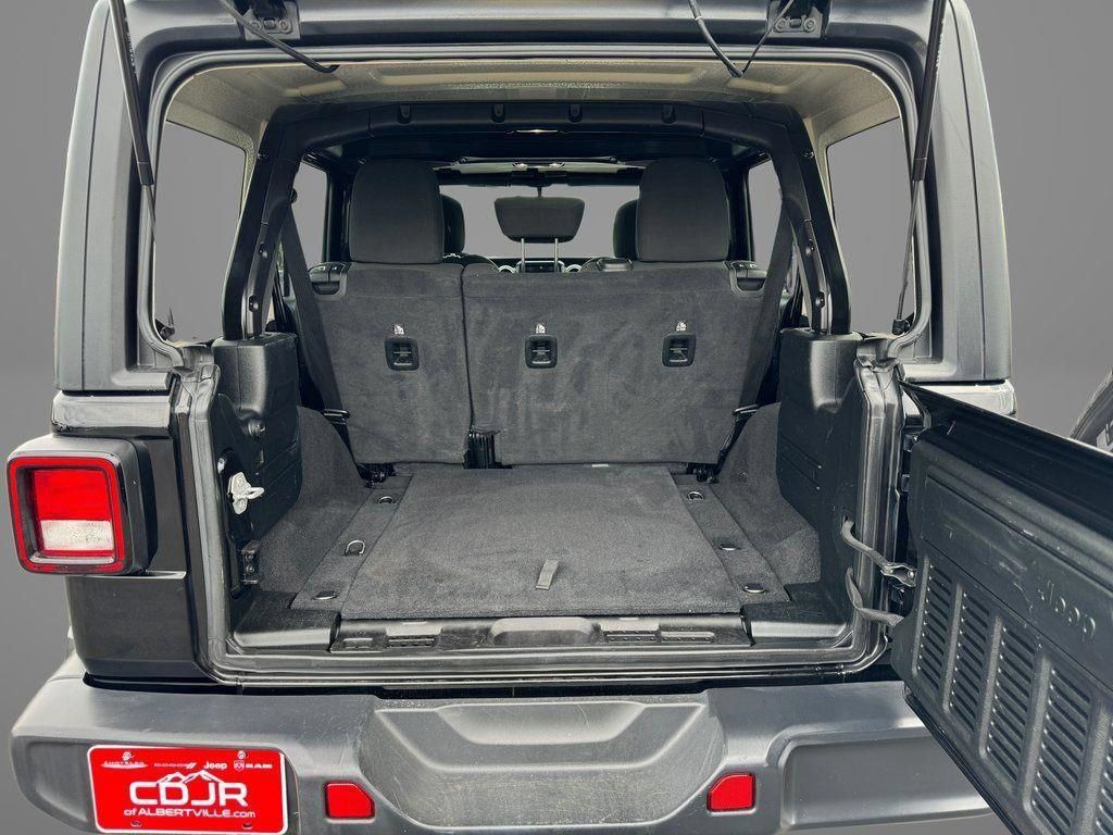 Used 2020 Jeep Wrangler Unlimited Sahara AWD/4WD image 8