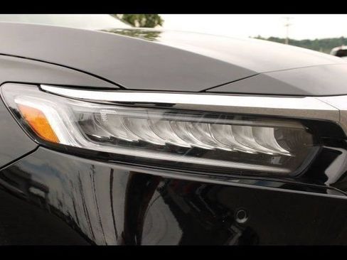 Used 2021 Honda Accord Touring image 12