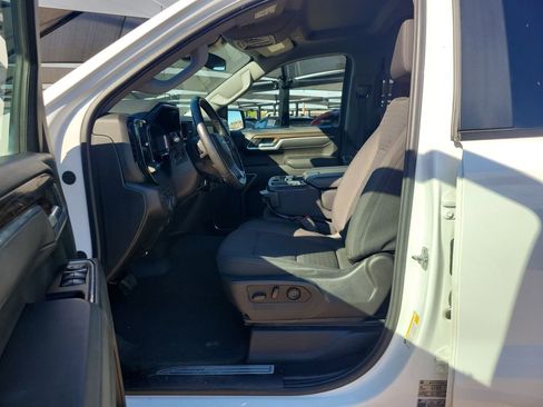 Used 2025 Chevrolet Silverado 1500 LT AWD/4WD image 12