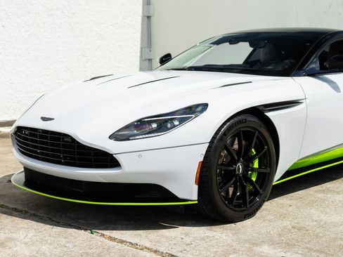 Used 2019 Aston Martin DB11 AMR RWD image 15