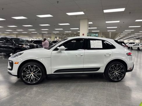 Used 2024 Porsche Macan AWD/4WD image 4