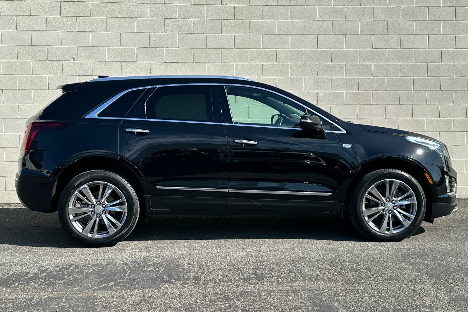 Certified 2023 Cadillac XT5 Premium Luxury FWD image 3