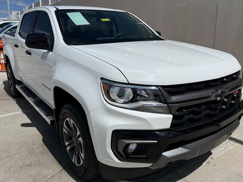 Used 2022 Chevrolet Colorado Z71 AWD/4WD image 2