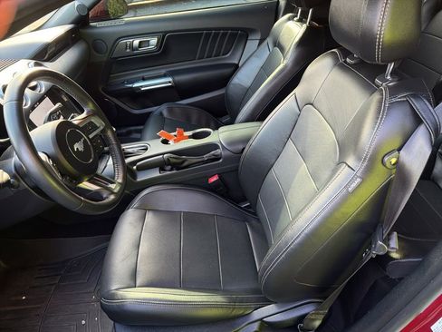 Used 2019 Ford Mustang GT Premium w/ Black Accent Package RWD image 5
