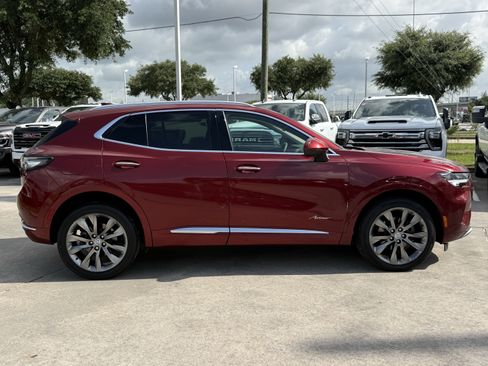 Used 2022 Buick Envision Avenir w/ Technology Package II FWD image 3