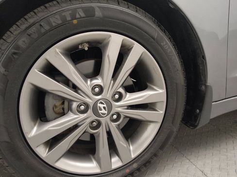 Used 2017 Hyundai Elantra SE image 31