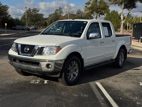 Used 2019 Nissan Frontier SL image 2