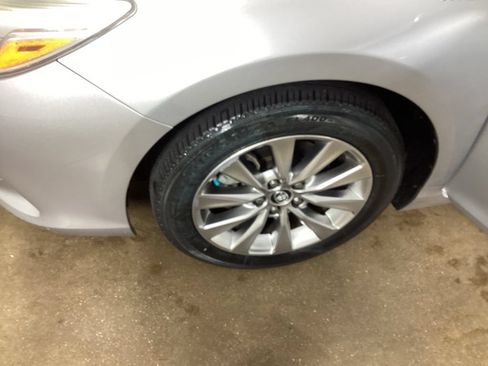 Used 2015 Toyota Camry XLE w/ Moonroof Package FWD image 25