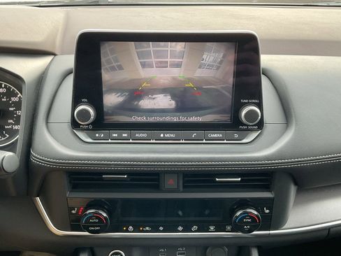 Used 2023 Nissan Rogue SV w/ SV Premium B Package image 15