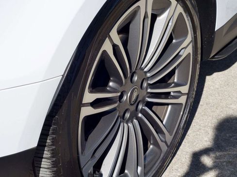 Used 2024 Land Rover Range Rover Sport SE image 13