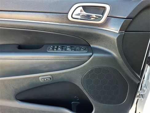Used 2014 Jeep Grand Cherokee Limited image 12