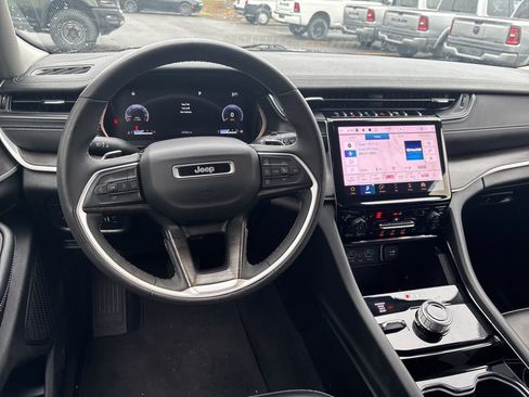 Used 2023 Jeep Grand Cherokee L Limited AWD/4WD image 4