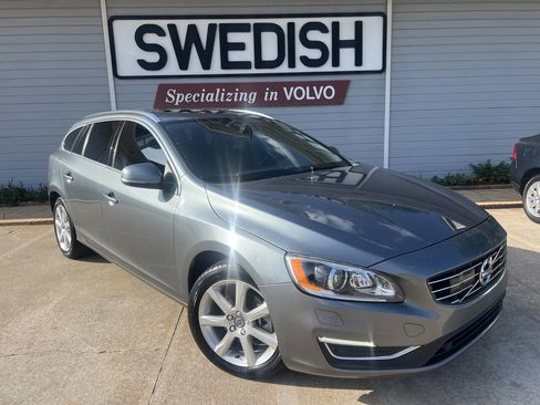 Used 2017 Volvo V60 T5 Platinum FWD image 1