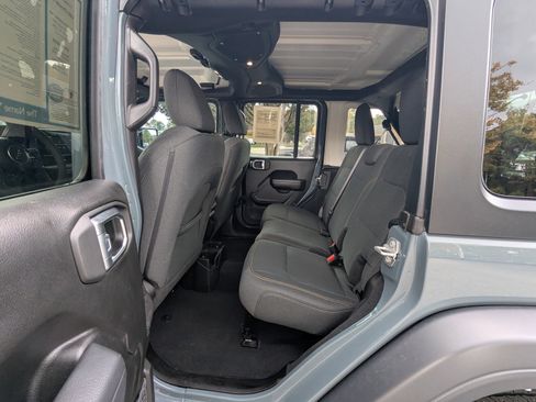 Used 2024 Jeep Wrangler Sport S image 10