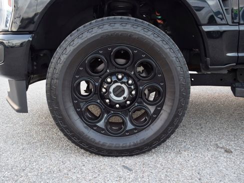 Used 2025 Ford F250 Lariat w/ Black Appearance Package image 25