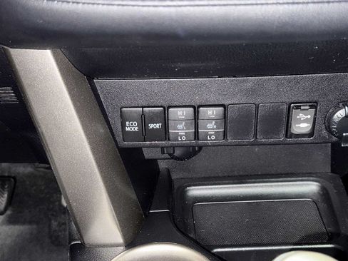 Used 2015 Toyota RAV4 Limited AWD/4WD image 33