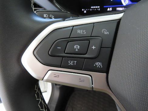 Used 2024 Volkswagen Taos SE w/ Panoramic Sunroof Package AWD/4WD image 14