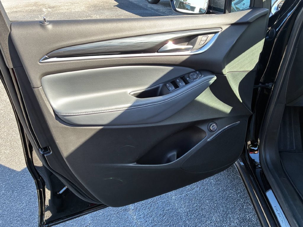 Used 2023 Buick Enclave Essence FWD image 11