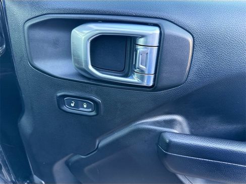 Used 2023 Jeep Wrangler Unlimited image 34