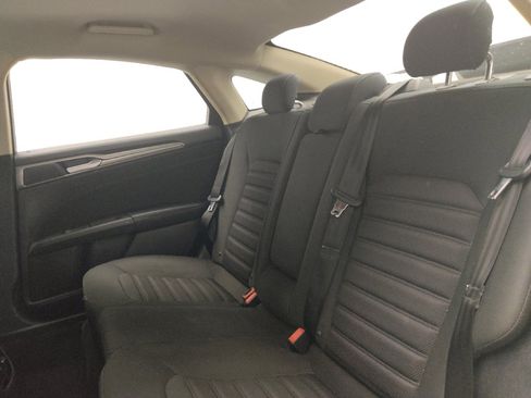 Used 2018 Ford Fusion SE w/ Fusion SE Technology Package FWD image 18