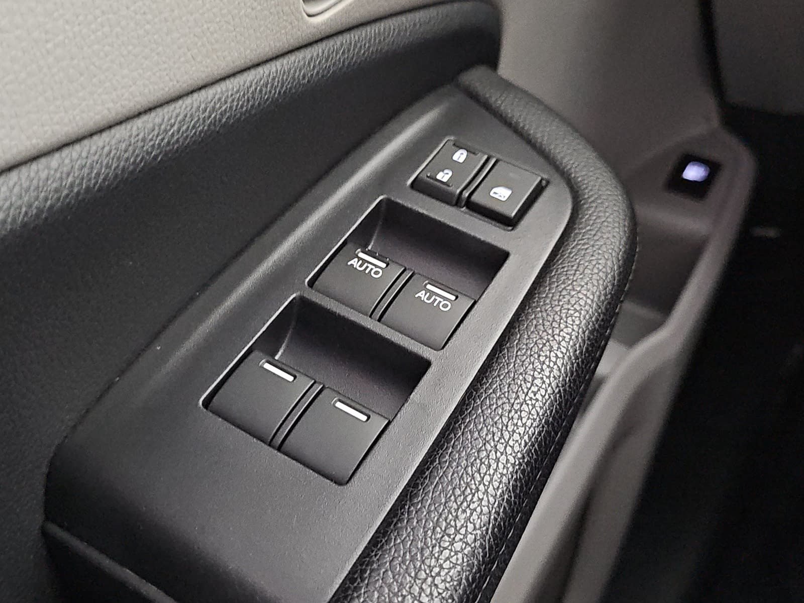 Used 2020 Honda Pilot LX image 26