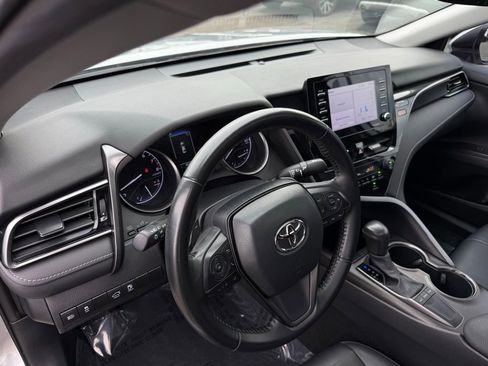 Used 2023 Toyota Camry SE image 19