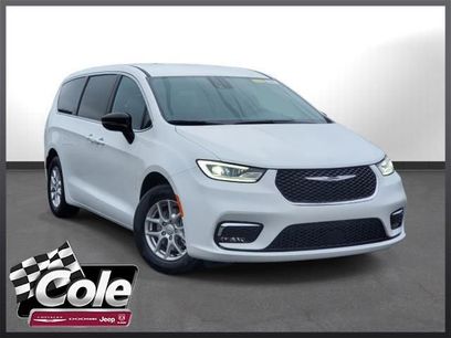 New 2026 Chrysler Pacifica Select