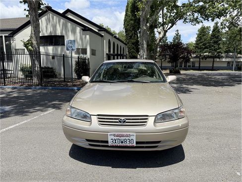 Used 1998 Toyota Camry LE FWD image 8