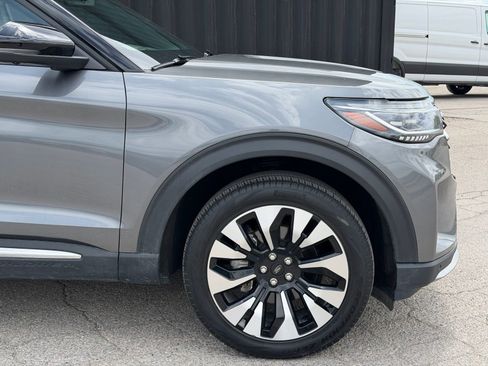 Used 2025 Ford Explorer Platinum w/ LUX Leather Package AWD/4WD image 4
