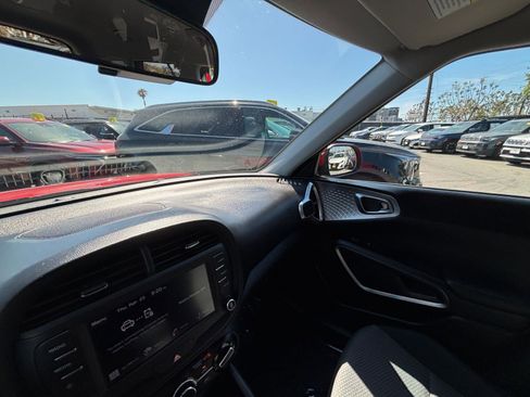 Used 2025 Kia Soul LX w/ LX Technology Package FWD image 35