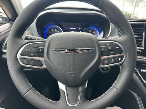 Used 2026 Chrysler Pacifica Limited AWD/4WD image 22