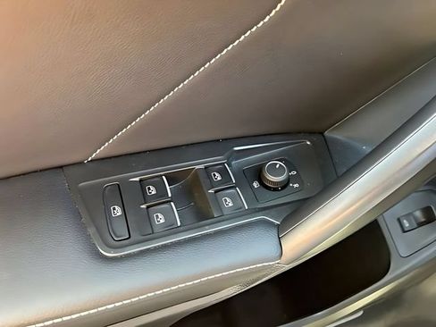 Used 2022 Volkswagen Tiguan SE R-Line AWD/4WD image 31