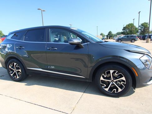 Used 2023 Kia Sportage EX FWD image 3