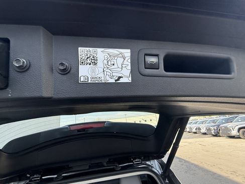 Used 2023 Toyota Highlander Limited image 27