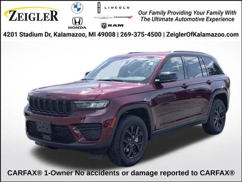 Used 2025 Jeep Grand Cherokee Altitude AWD/4WD image 1