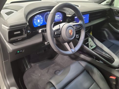 New 2026 Porsche Macan 4 Electric AWD/4WD image 4