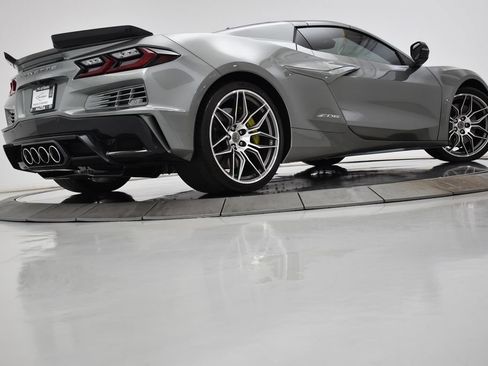 Used 2024 Chevrolet Corvette Z06 RWD image 16