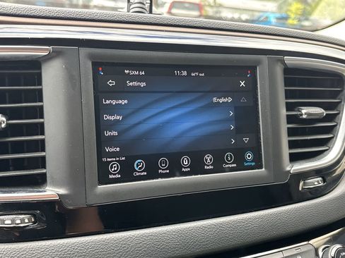 Used 2020 Chrysler Voyager Lxi FWD image 15