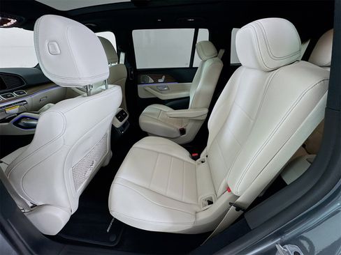 Used 2026 Mercedes-Benz GLS 450 4MATIC image 27
