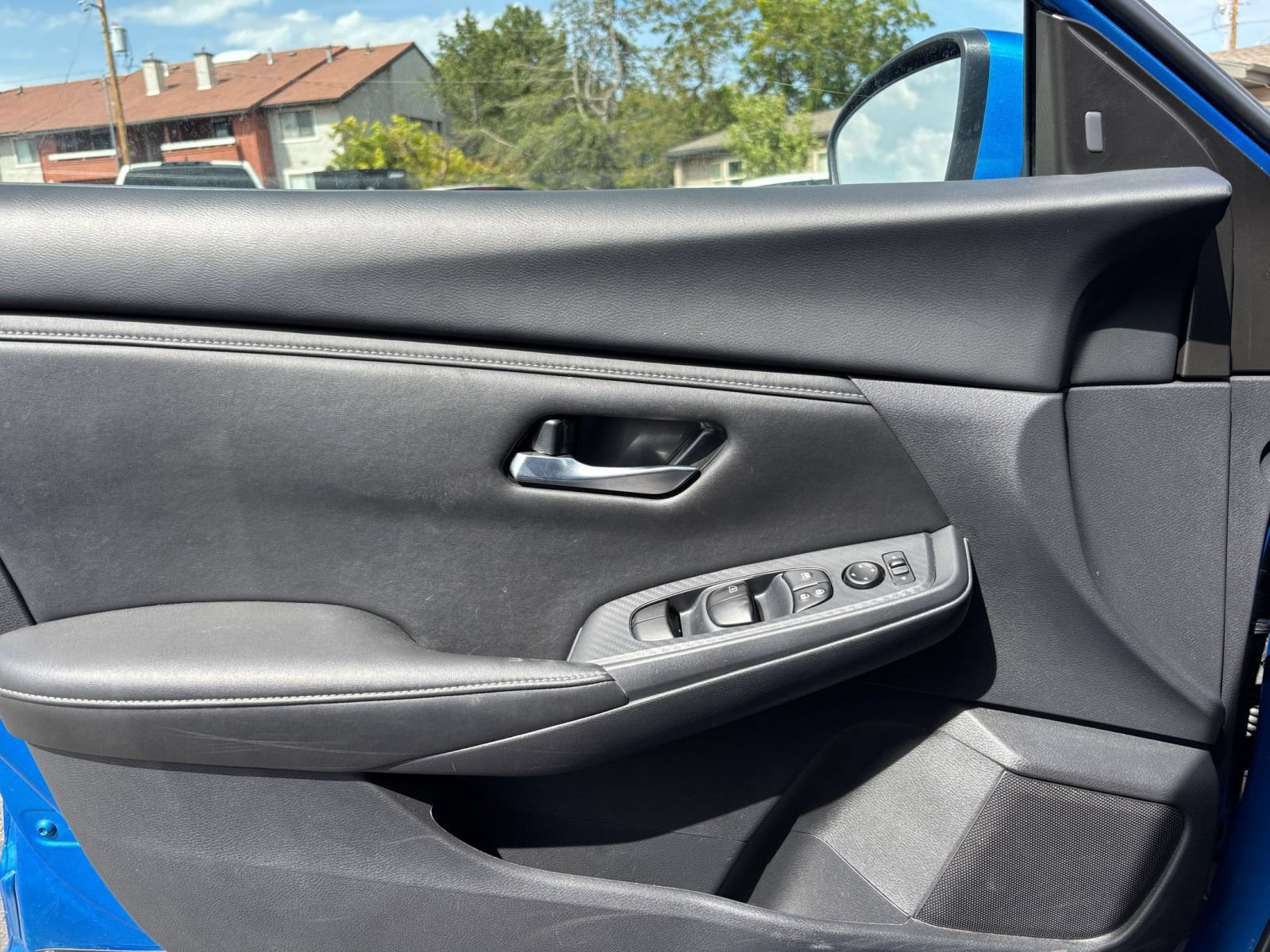 Used 2025 Nissan Sentra SV FWD image 18
