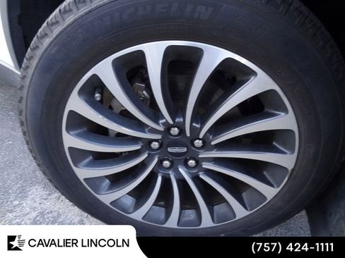 Used 2023 Lincoln Aviator AWD w/ Premium Package image 12