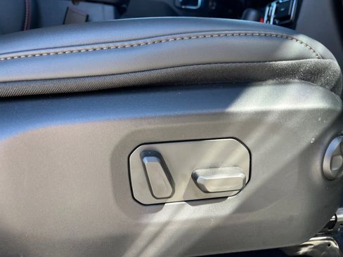 Used 2025 Jeep Wrangler Unlimited Rubicon w/ Steel Bumper Group image 29